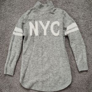 Gray NYC Turtleneck Sweater | Size M
